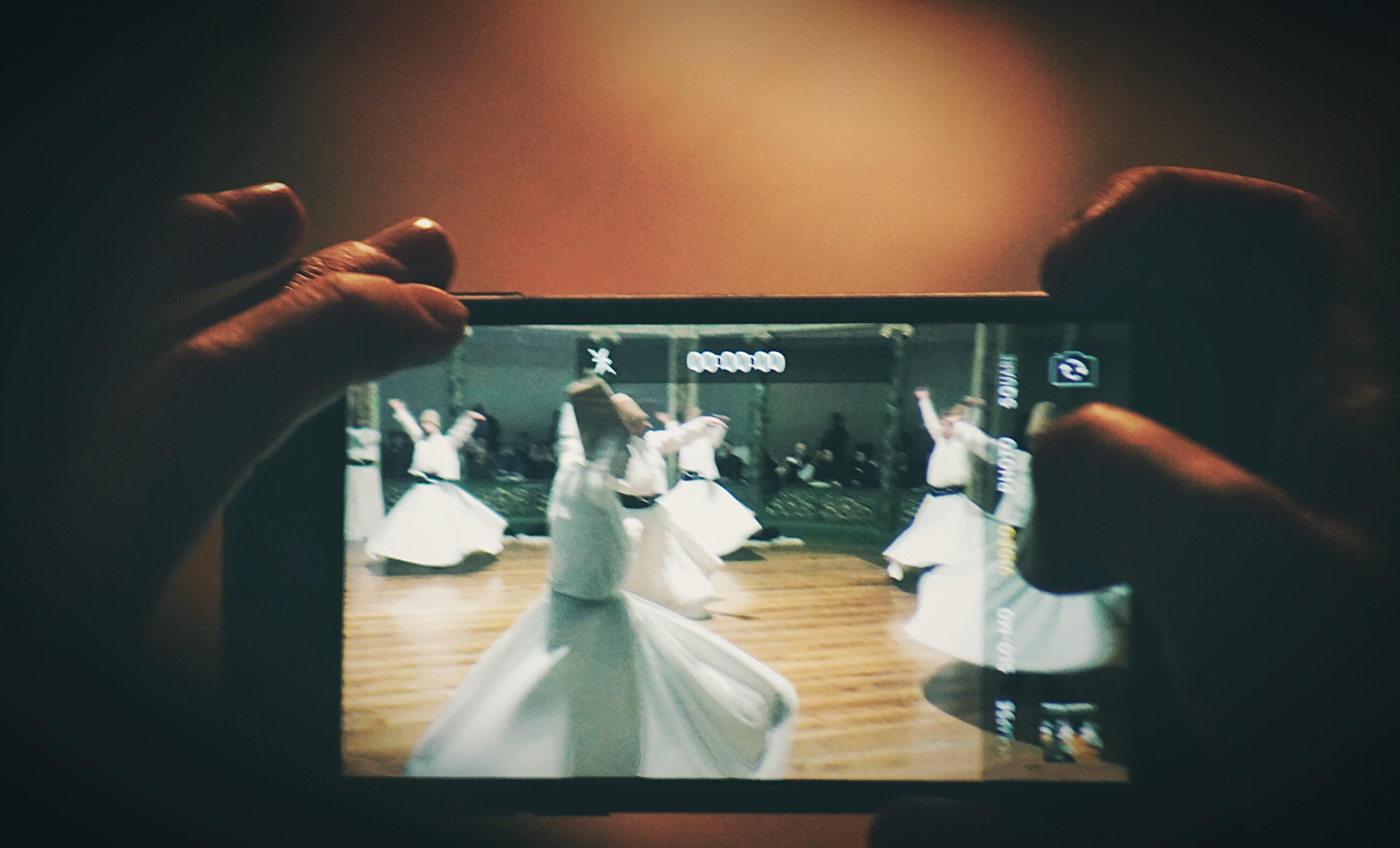 filming-dervishes-with-a-smartphone